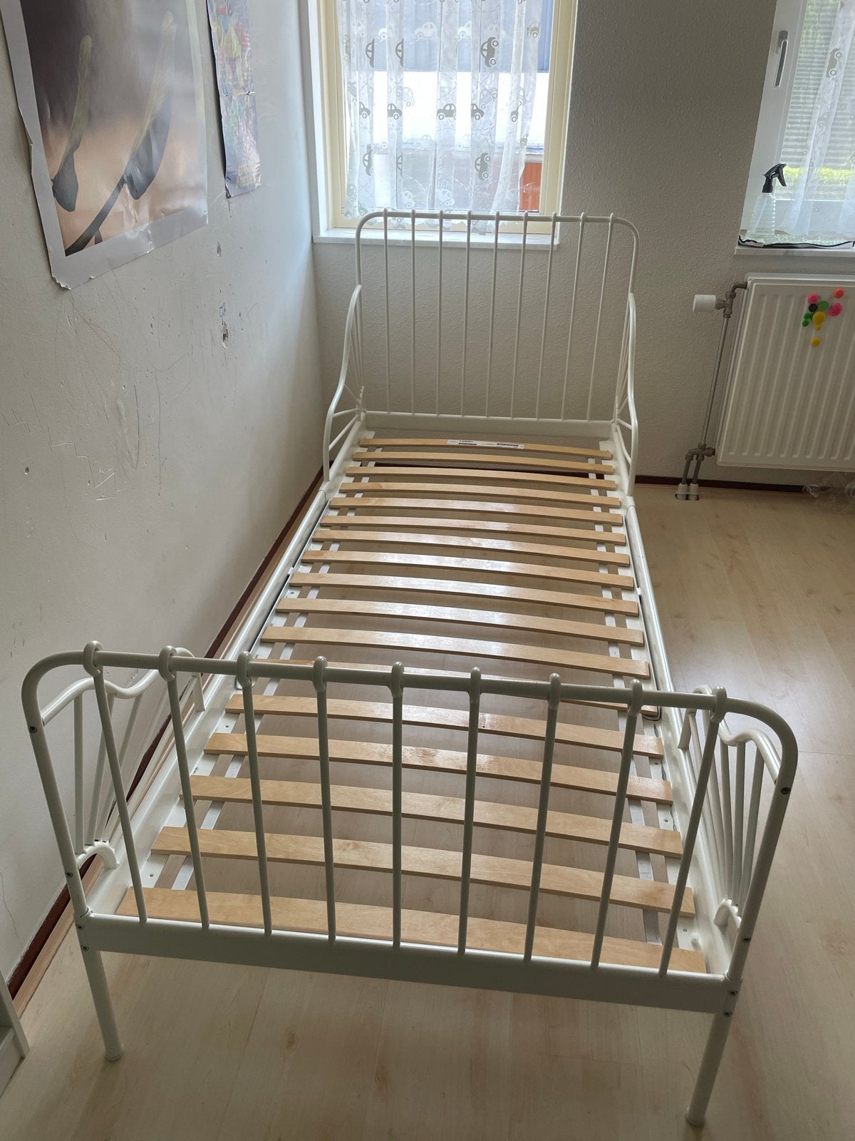 IKEA Minnen uitschuifbaar bed wit met lattenbodem, Huis en Inrichting, Slaapkamer | Bedden, Ophalen, Eenpersoons, Wit, 80 cm