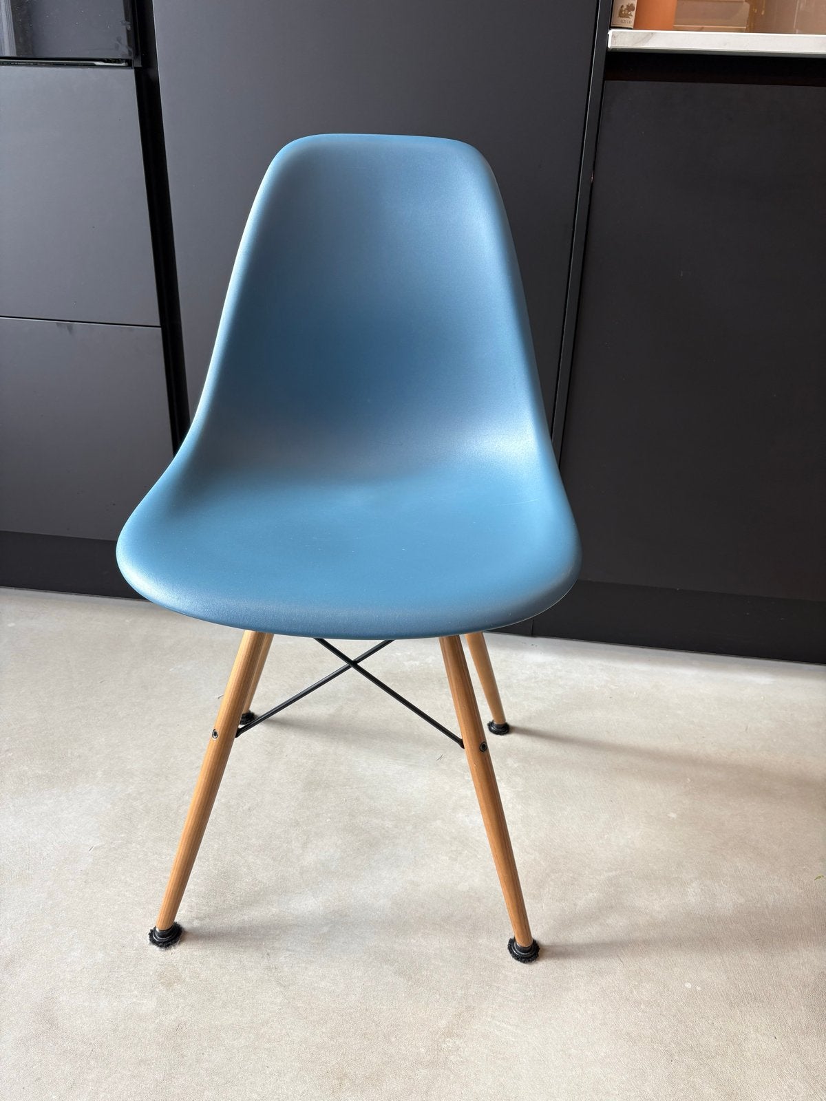 Vitra Eames DSW kuipstoel Meerblau 83, Blauw, Ophalen of Verzenden, Zo goed als nieuw, Eén