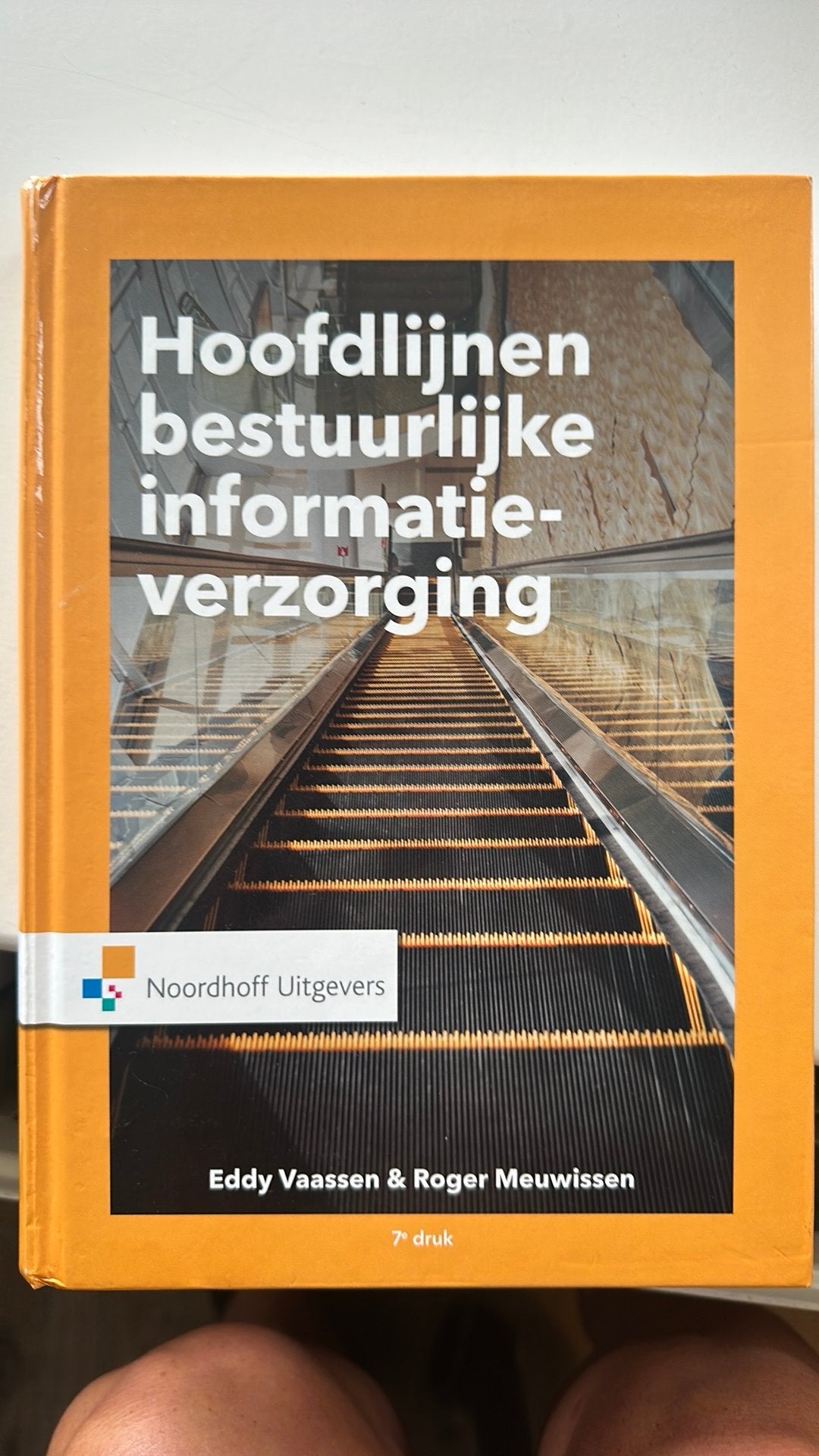 Eddy Vaassen - Hoofdlijnen bestuurlijke informatieverzorging, Boeken, Informatica en Computer, Ophalen of Verzenden, Zo goed als nieuw