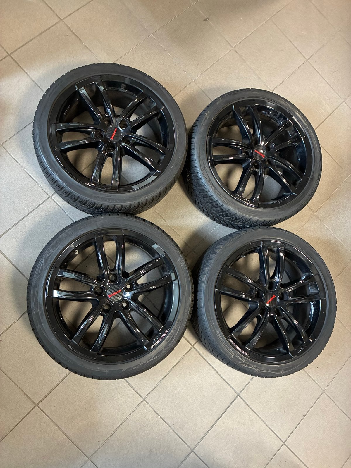 PolyHauer ( VW Caddy ) 225/40 R18inch I 4-seizoenenbanden, Auto-onderdelen, Banden en Velgen, Ophalen, 18 inch, Gebruikt, Banden en Velgen