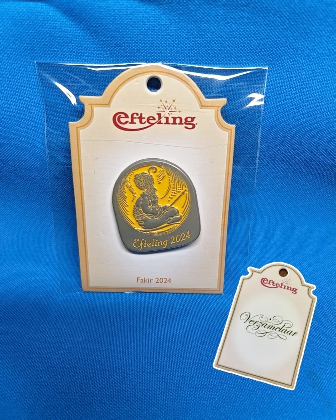 Efteling jaarpin 2024 Fakir nieuw in verpakking, Verzamelen, Ophalen of Verzenden, Nieuw, Button of Speldje