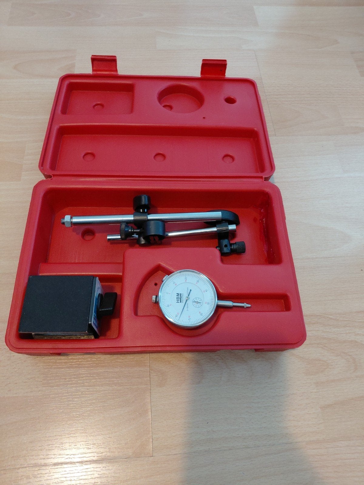 HBM Meetklokje 0,01mm met Magnetische Base, Ophalen of Verzenden, Zo goed als nieuw