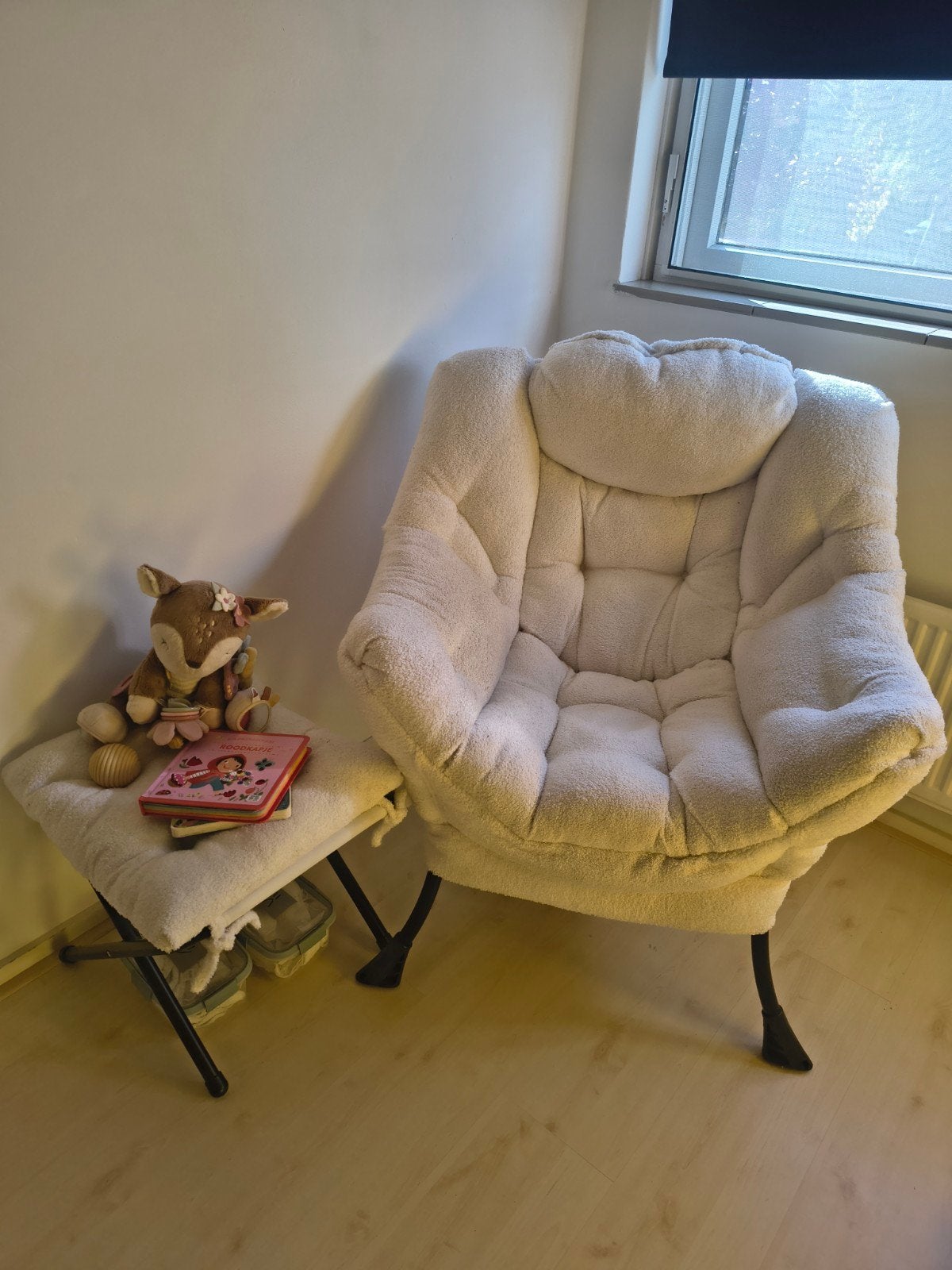 Voedingsstoel/fauteuil met bijpassende kruk, Ophalen, Wit, Zo goed als nieuw, Metaal