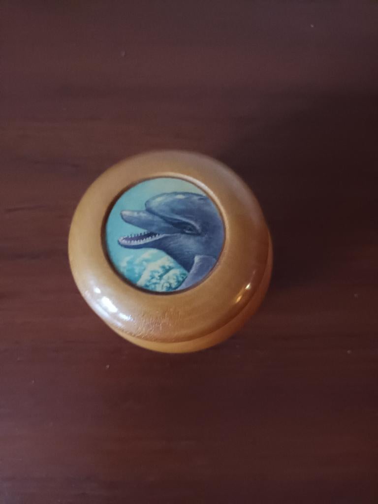 Houten potje/ Pillenbox/ Ringendoosje met Dolfijn, Antiek en Kunst, Ophalen of Verzenden