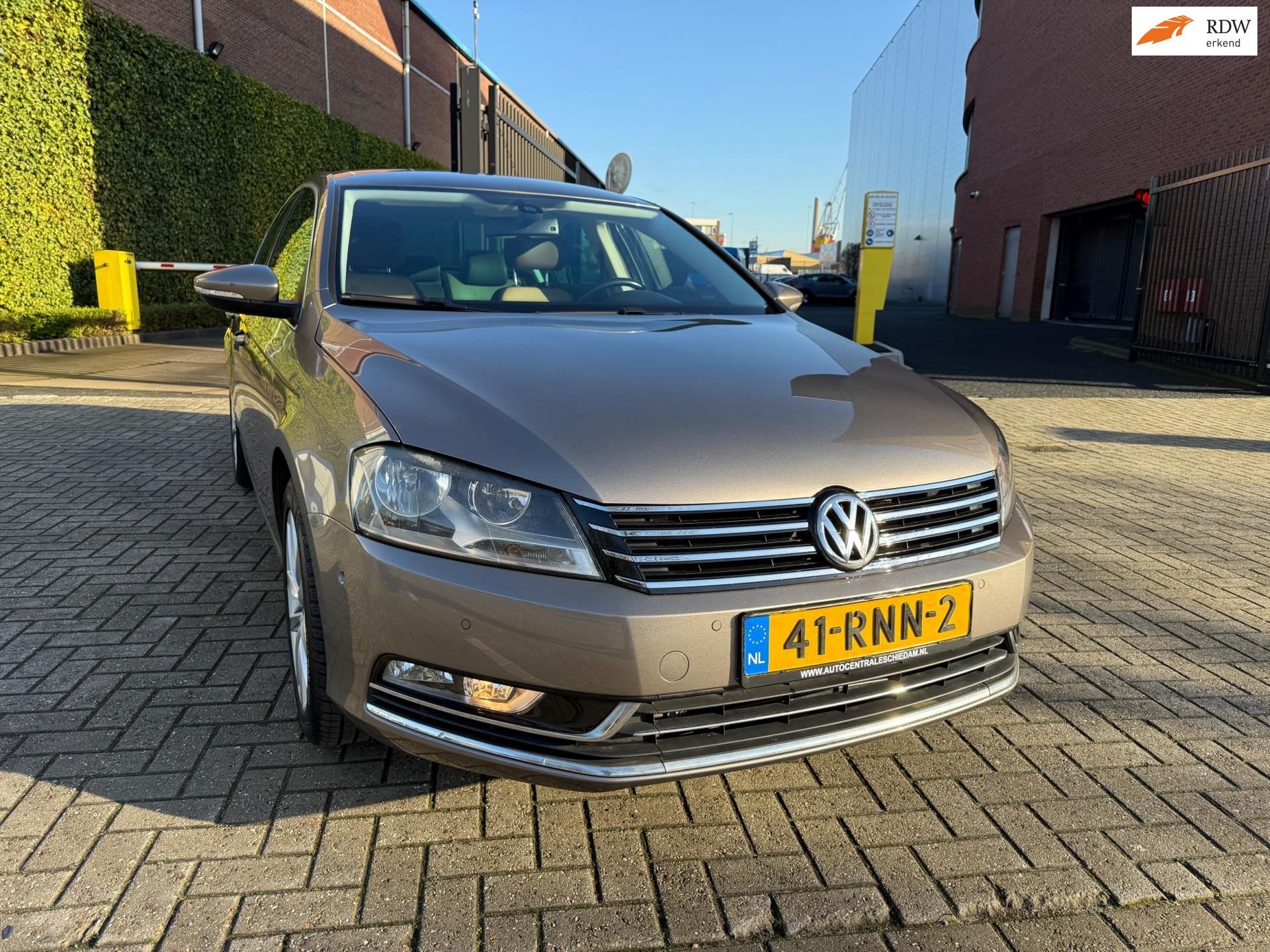 Volkswagen Passat 1.4 TSI Highline BlueMotion_LEER-NAVI_NETT, Euro 5, 4 cilinders, Bruin, 122 pk