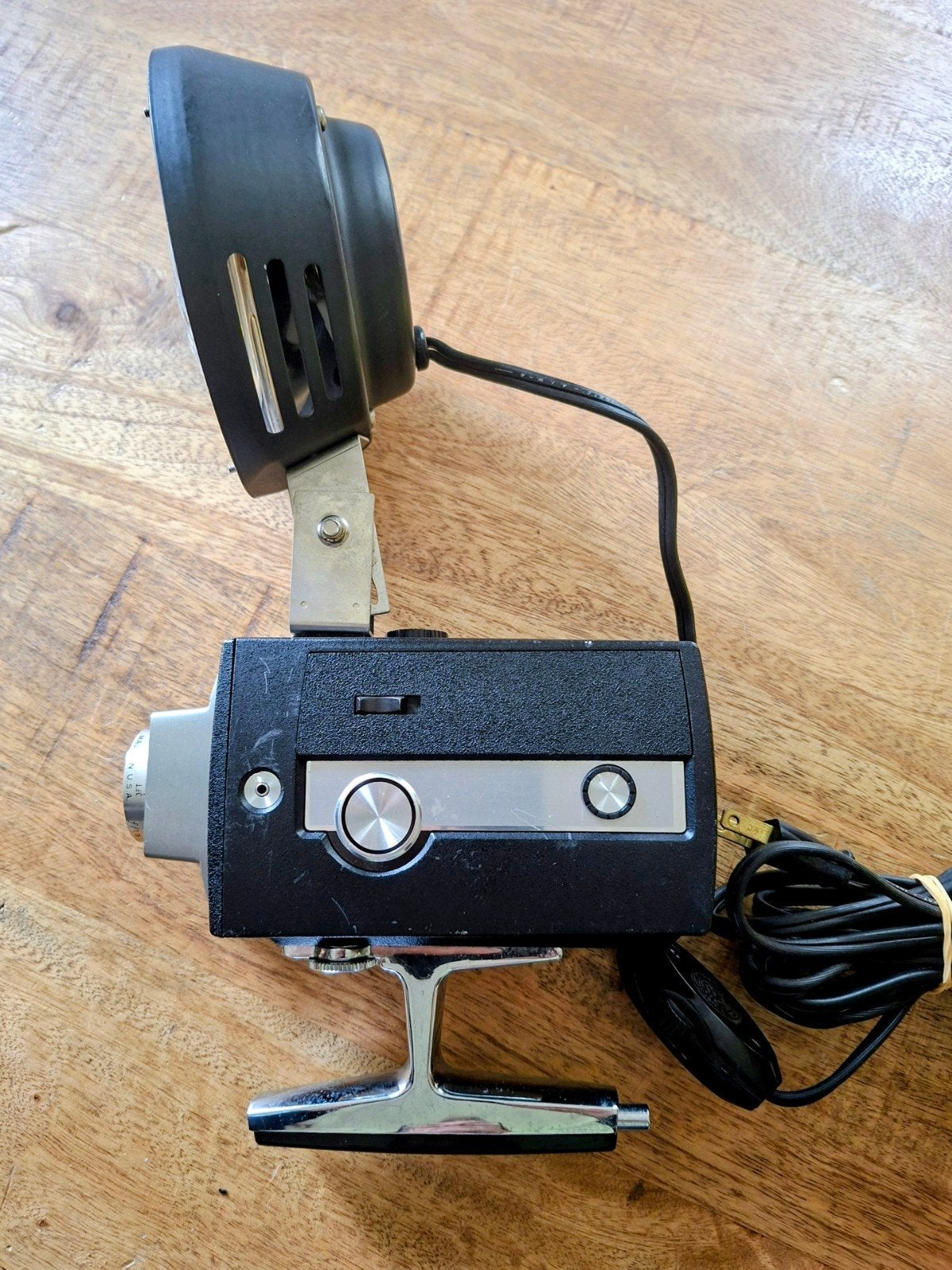 Te koop: Bell & Howell  super filmcamera met lamp, Audio, Tv en Foto, Filmrollen, Ophalen of Verzenden