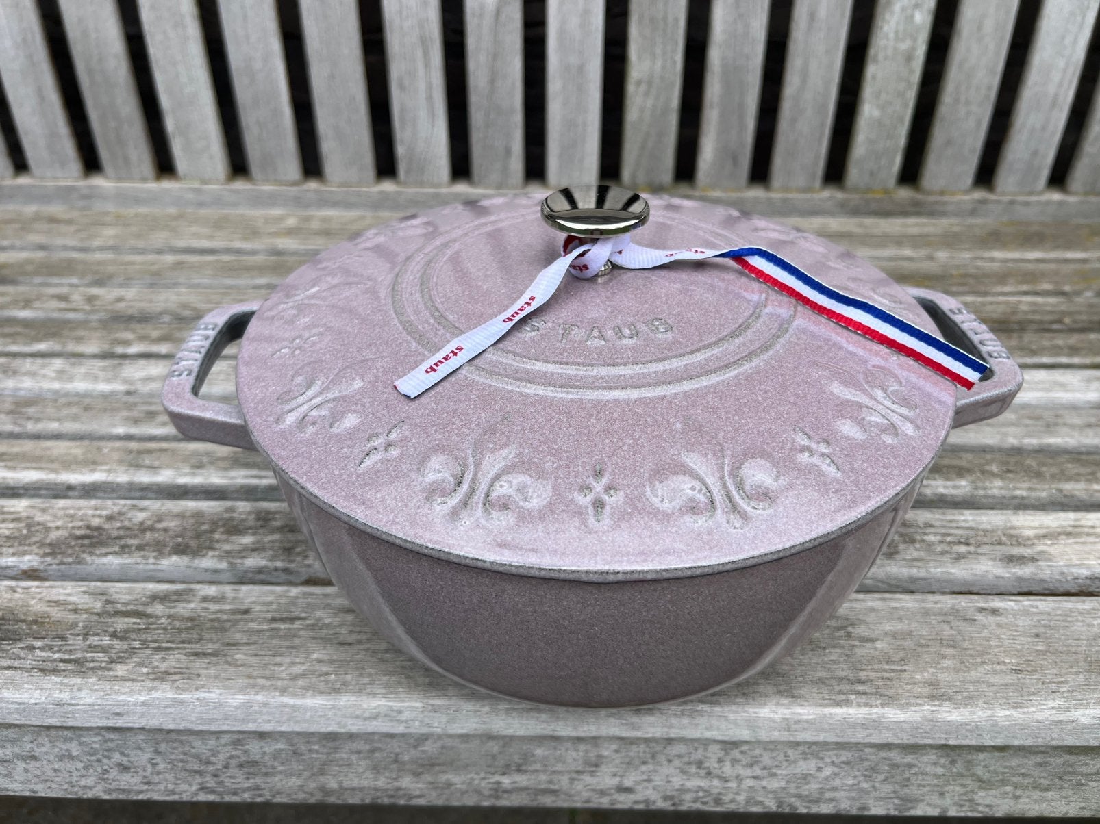 Nieuwe Staub Marmite 24 cm Fleur de Rois Kersenbloesem, Geschikt voor inductie, Nieuw, Ophalen of Verzenden, Staub