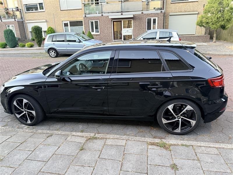 Audi A3 SPORTBACK 1.0 TFSI Sport Lease Edition 116pk 2018, Stof, 620 kg, Zwart, Origineel Nederlands