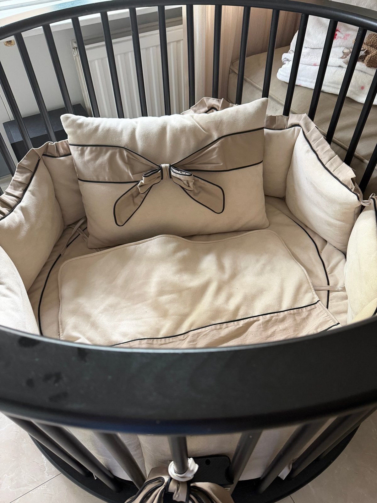 Bopita box met luxe bekleding en matras, Ophalen, Gebruikt, Rond, Boxkleed