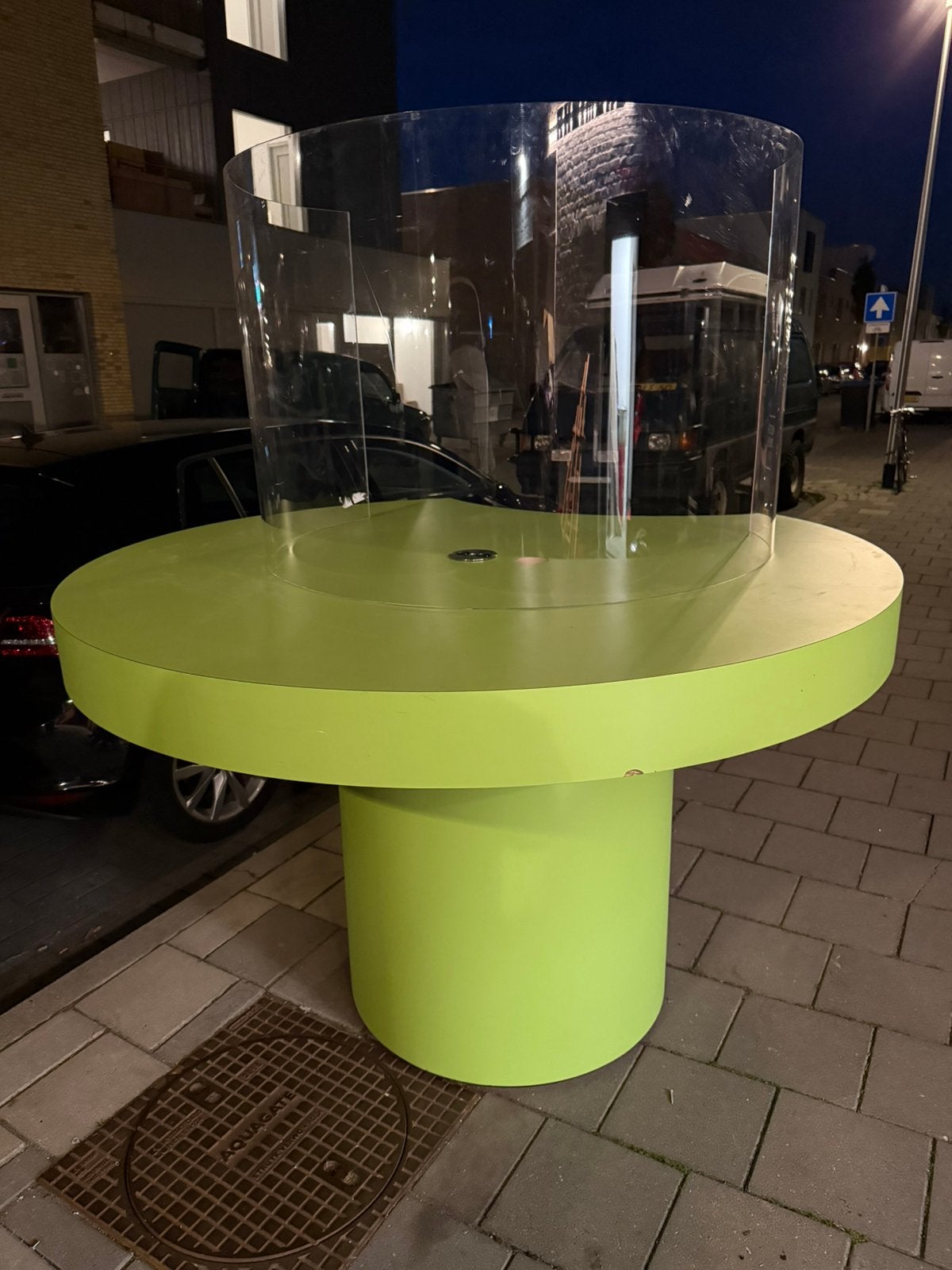 Foto 3 van Bali met scherm gratis af te halen morgen eindhoven tot 12u