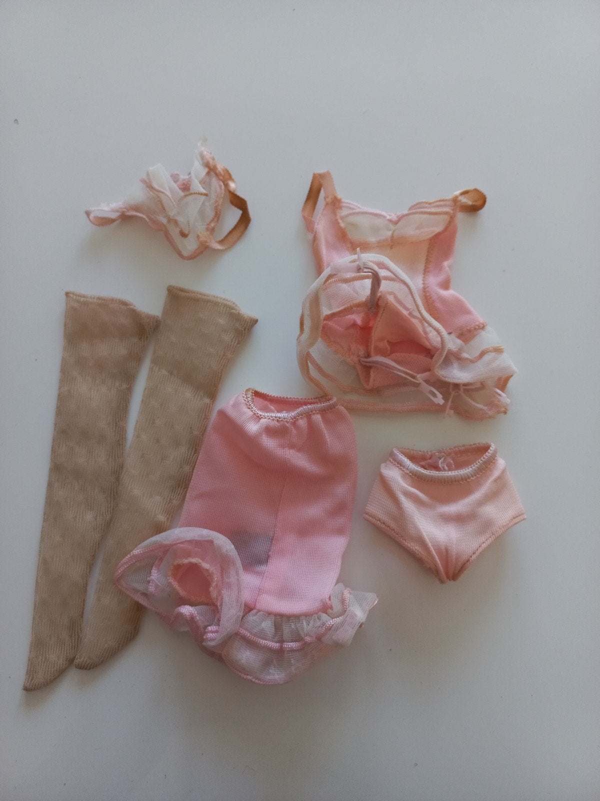 Vintage Barbie Underfashion compleet, Ophalen of Verzenden, Gebruikt, Kleertjes