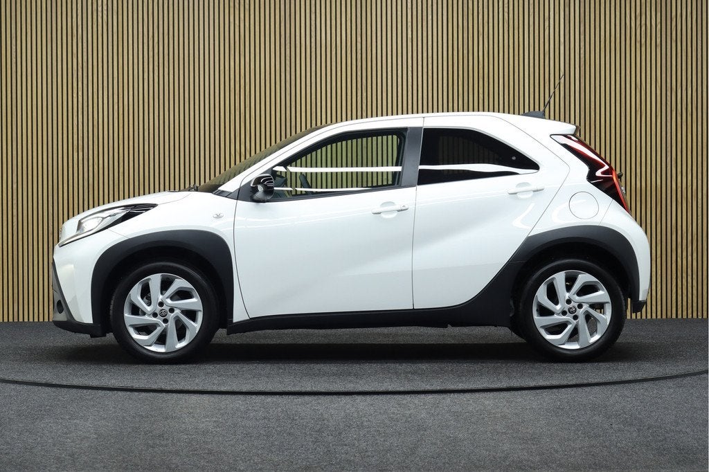 Toyota Aygo X 1.0 VVT-i MT first | Adaptive-cruise | Camera, Auto's, Stof, Gebruikt, 920 kg, 4 stoelen