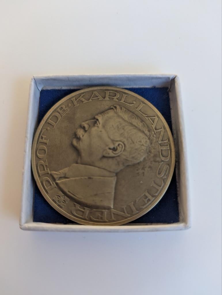 bloedtransfusiedienst Roode Kruis. Dr. Karl landsteiner., Postzegels en Munten, Penningen en Medailles, Ophalen of Verzenden, Overige materialen