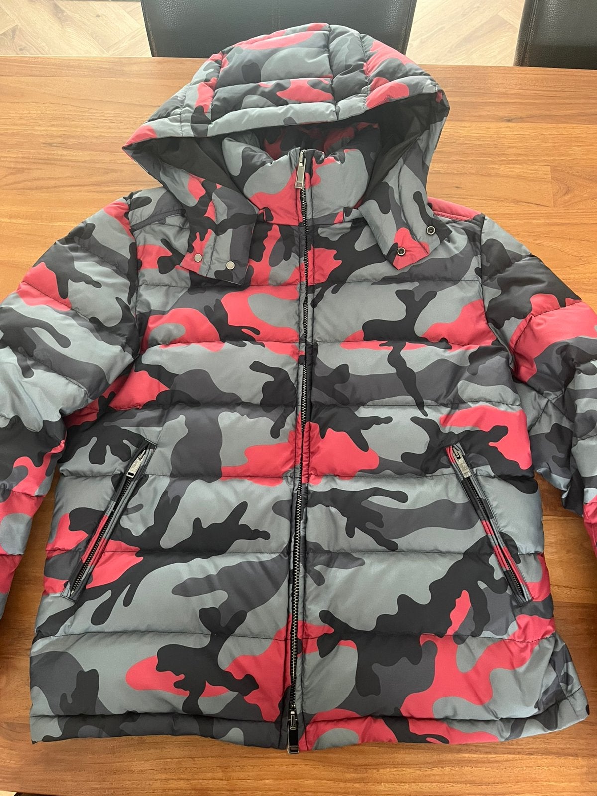 Vltn valentino garavani jas camouflage rood grijs zwart, Ophalen of Verzenden, Nieuw, Maat 52/54 (L), Rood