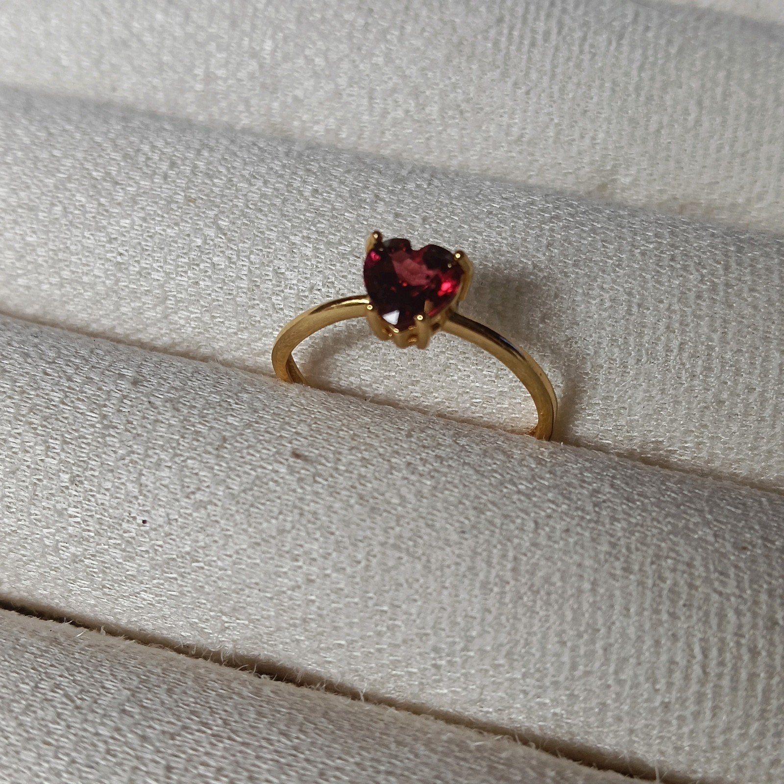 Hoge kwaliteit Granaat hart edelsteen ring - s925 goud

de r, Sieraden, Tassen en Uiterlijk, Nieuw, Ophalen of Verzenden, Met edelsteen