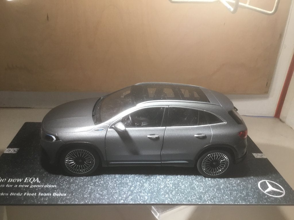 Schaalmodel Mercedes EQA 1:24, Hobby en Vrije tijd, Modelauto's | 1:24, Ophalen of Verzenden, Zo goed als nieuw, Auto, Overige merken