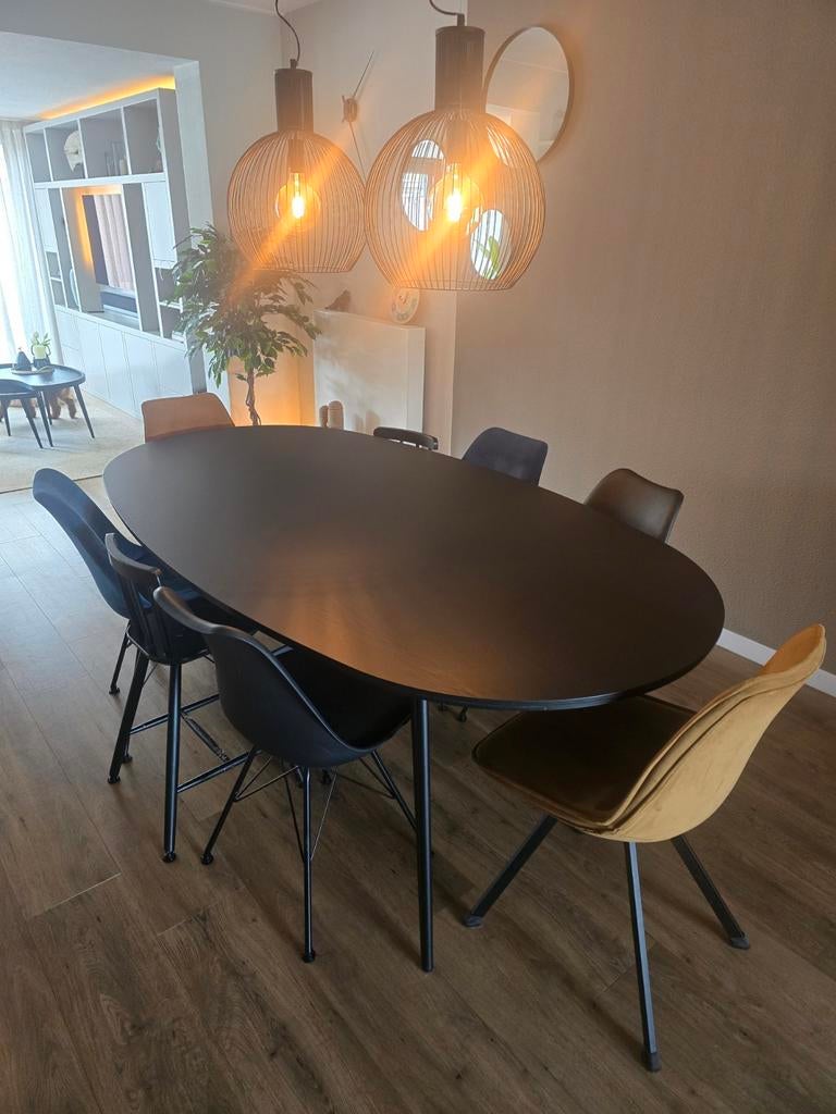 XOOON
Vik eetkamertafel. ovaal ca. 220 x 120 cm., Ophalen, 100 tot 150 cm, 200 cm of meer, Zo goed als nieuw