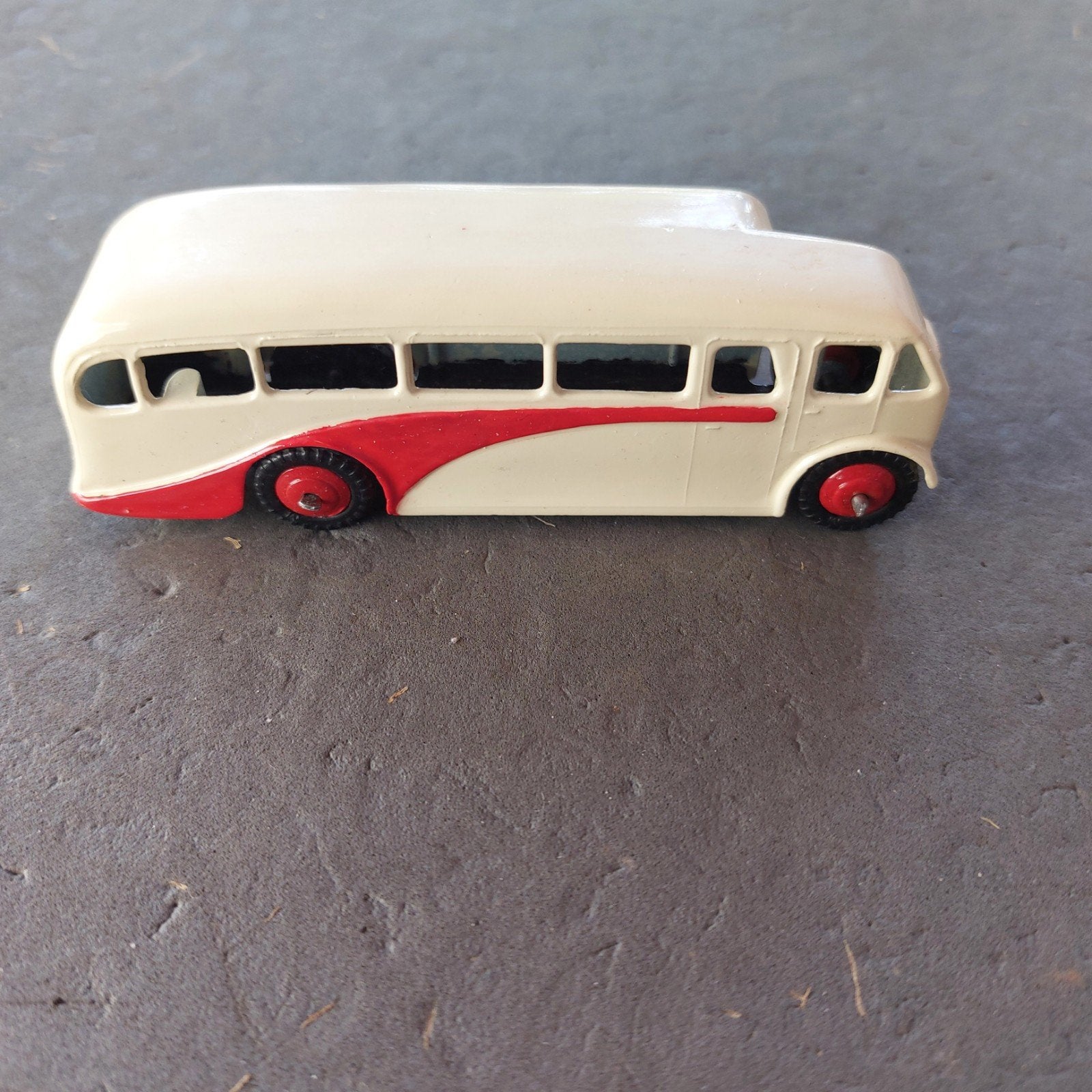 Vintage Dinky Toys Bus - Made in England by Meccano Ltd, Ophalen of Verzenden, Gebruikt
