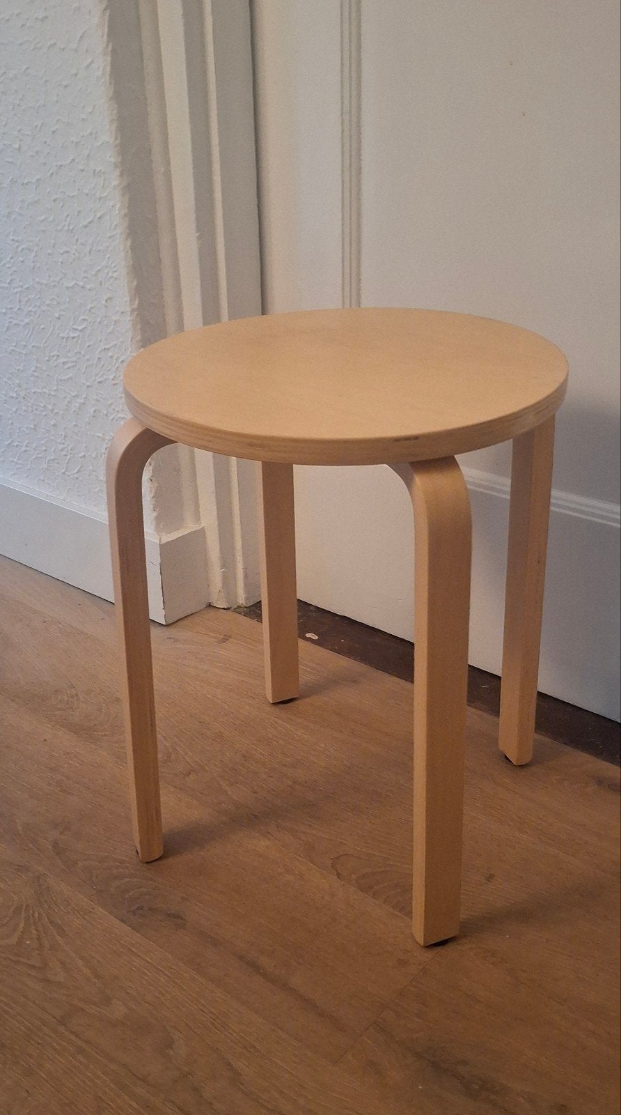Vintage  Ikea Frosta kruk. Artek stool 60 stijl., Huis en Inrichting, Krukjes, Ophalen of Verzenden, Zo goed als nieuw, Hout