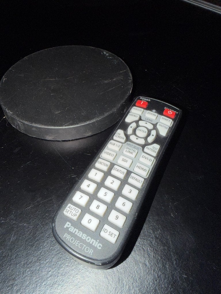 Beamer panasonic pt dz780lb, Ophalen, Zo goed als nieuw