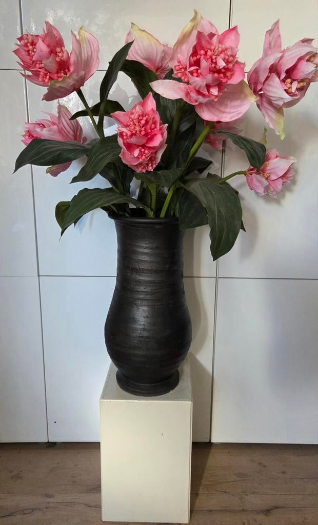 Groot bloemstuk met prachtige zijden Medinilla kunstbloemen, Ophalen of Verzenden, Gebruikt, Bloemstuk, Binnen