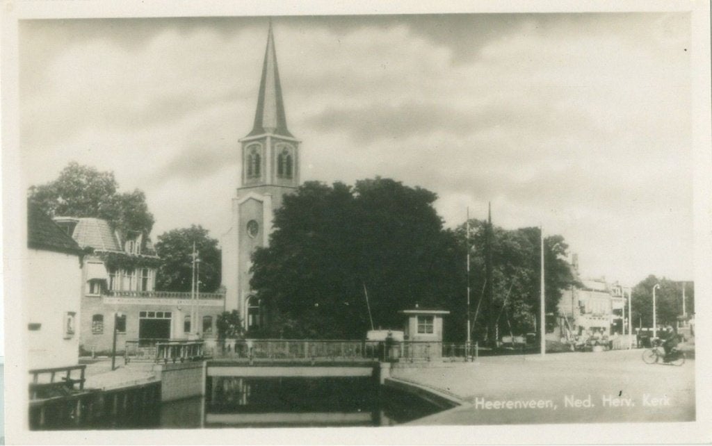 Heerenveen; Brug en Ned. Herv. Kerk - niet gelopen., Verzamelen, Verzenden, Ongelopen, Friesland