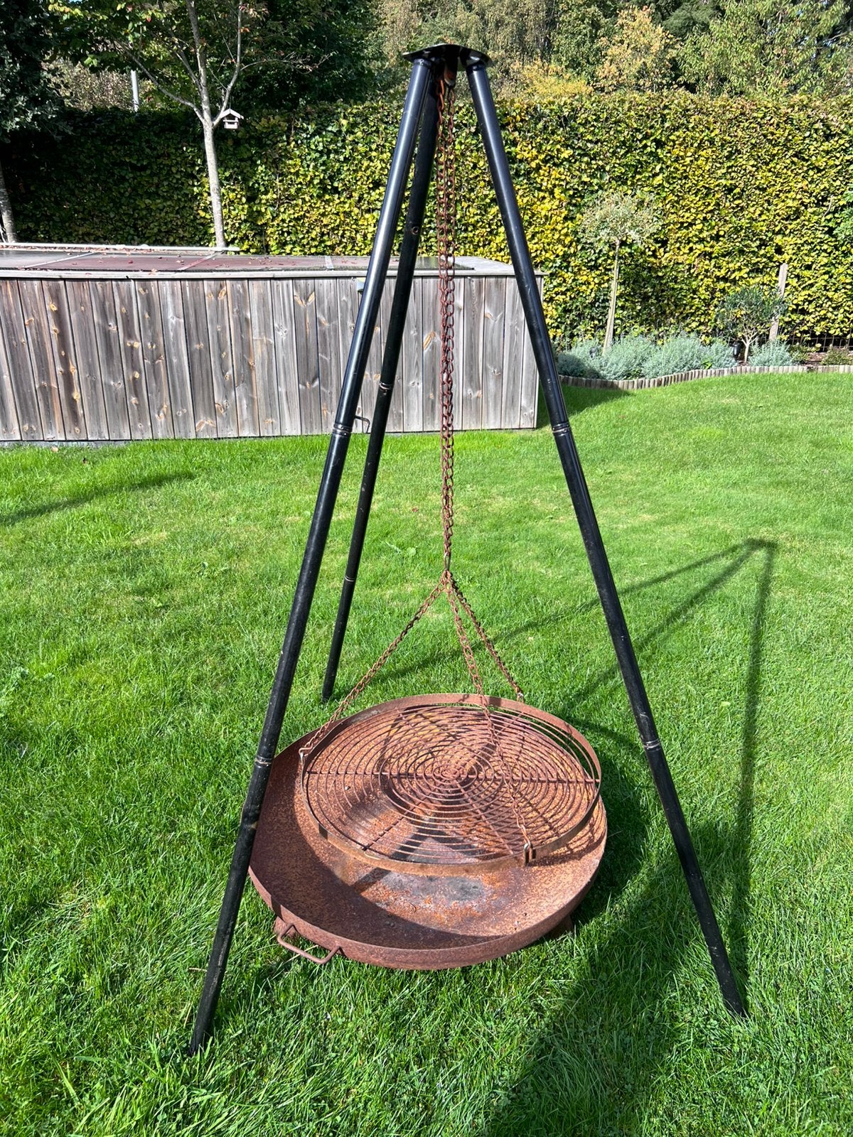 Vuurschaal  80cm, inclusief driepoot en hangend rooster, Ophalen, Gebruikt