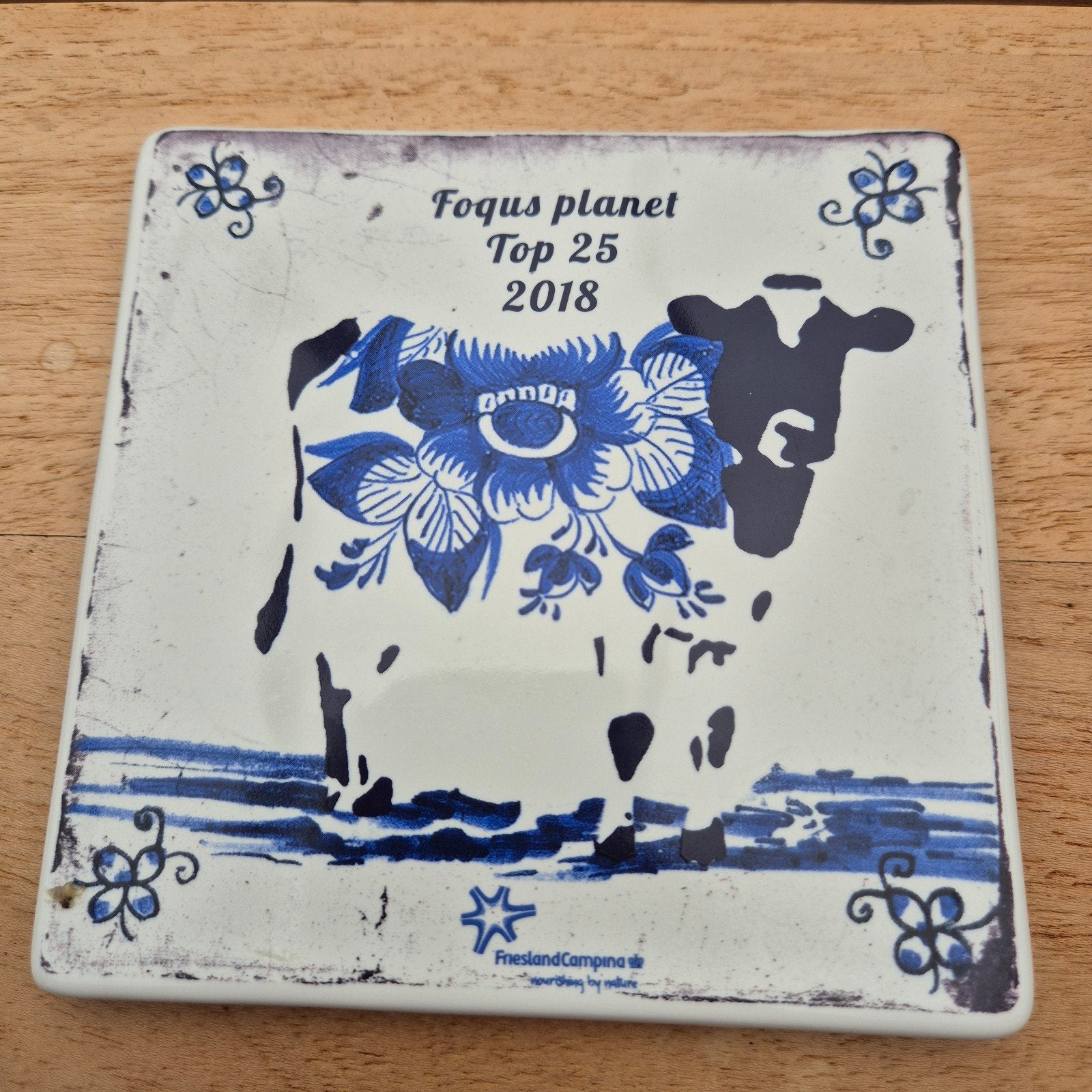 FrieslandCampina Onderzetter Koe - Fequs Planet Top 25, Antiek en Kunst, Ophalen of Verzenden