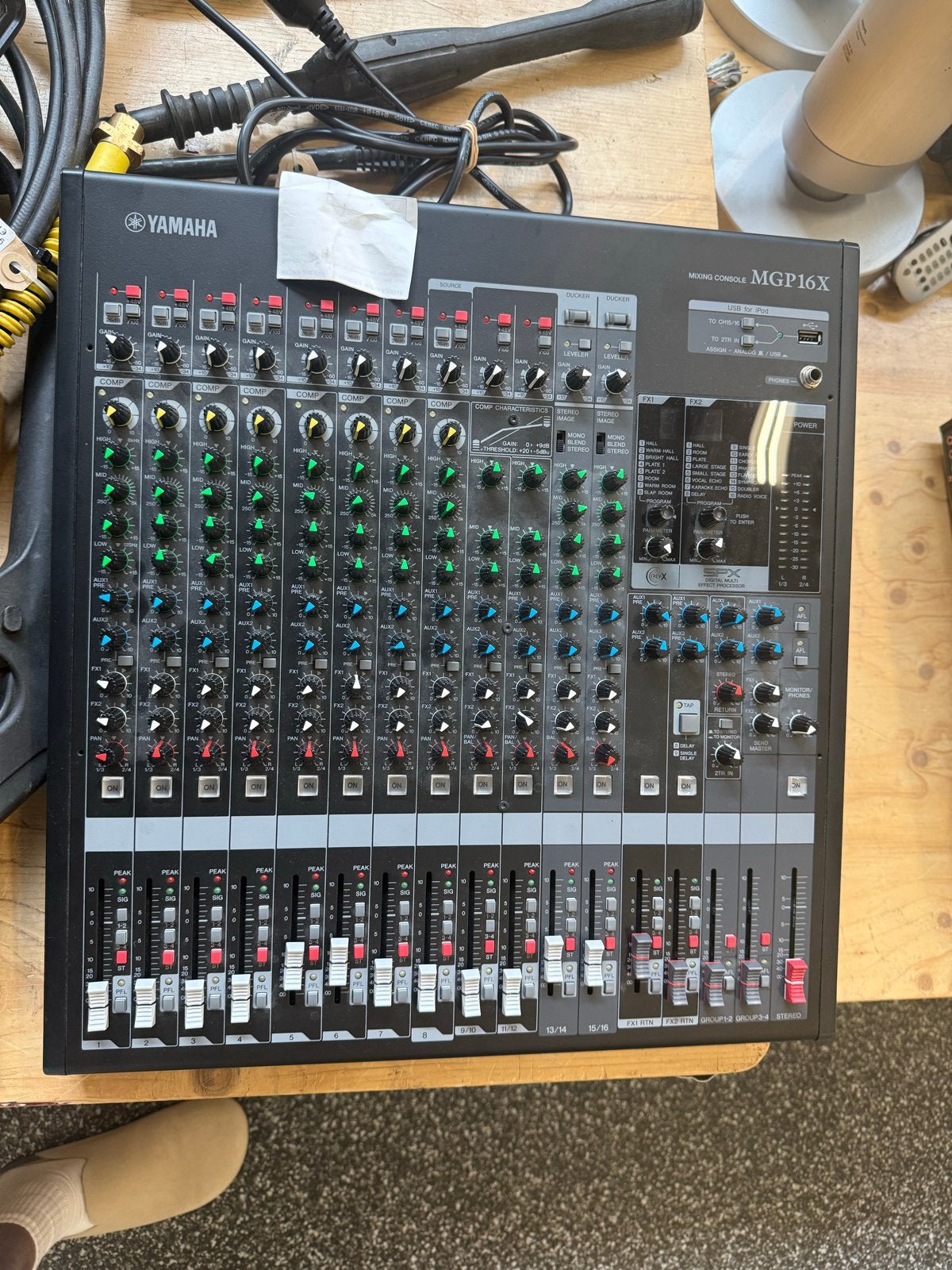 Yamaha MGP16X Mengpaneel - 16 Kanalen Mixer, Ophalen of Verzenden, Gebruikt, 10 tot 20 kanalen, Microfooningang