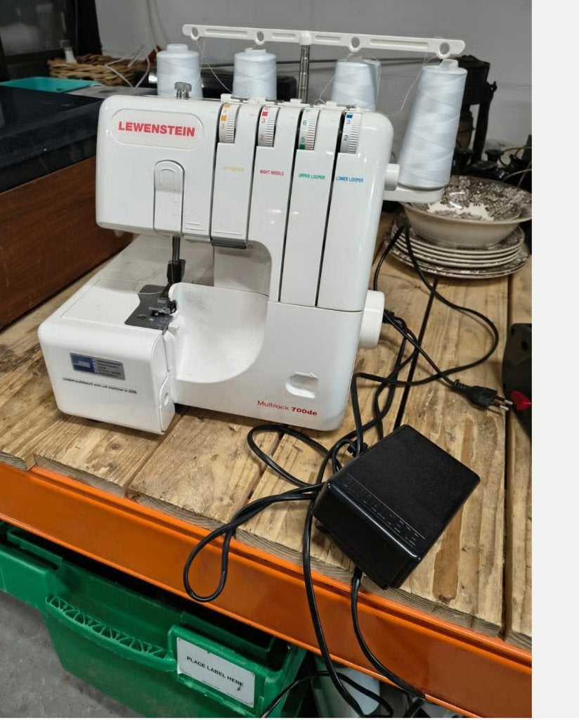 Lewenstein Multilock 700de lockmachine naaimachine, Gebruikt, ., Lockmachine, .