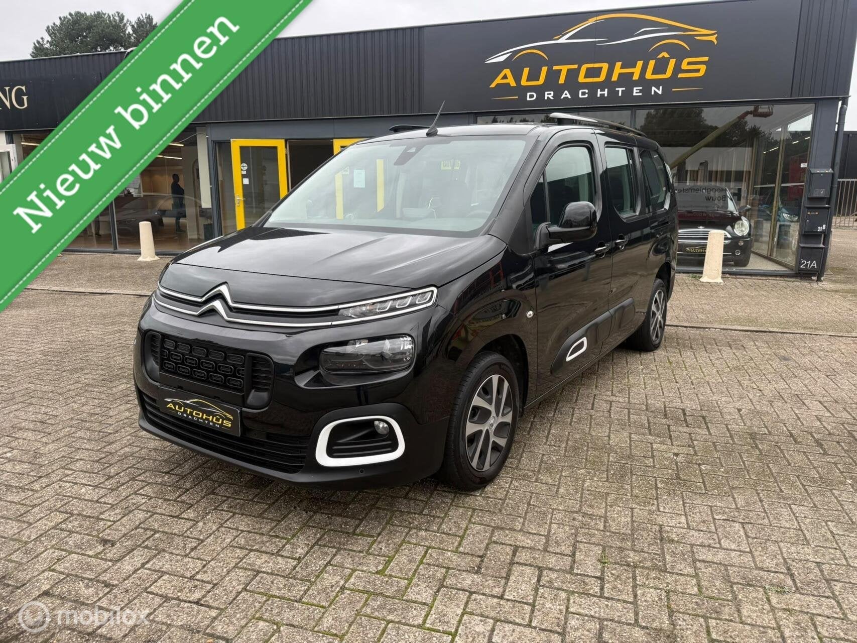 Citroen Berlingo XL 1.2 PureTech Shine 7p. clima cruise 6951, Auto's, Voorwielaandrijving, Dealer onderhouden, Stof, Gebruikt