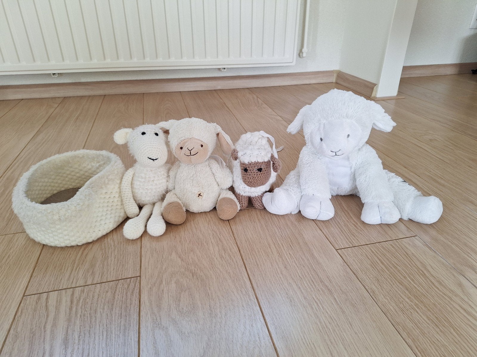 Schaapjes: knuffels, 1 met muziek en mandje voor spulletjes, Ophalen, Zo goed als nieuw, Overige typen
