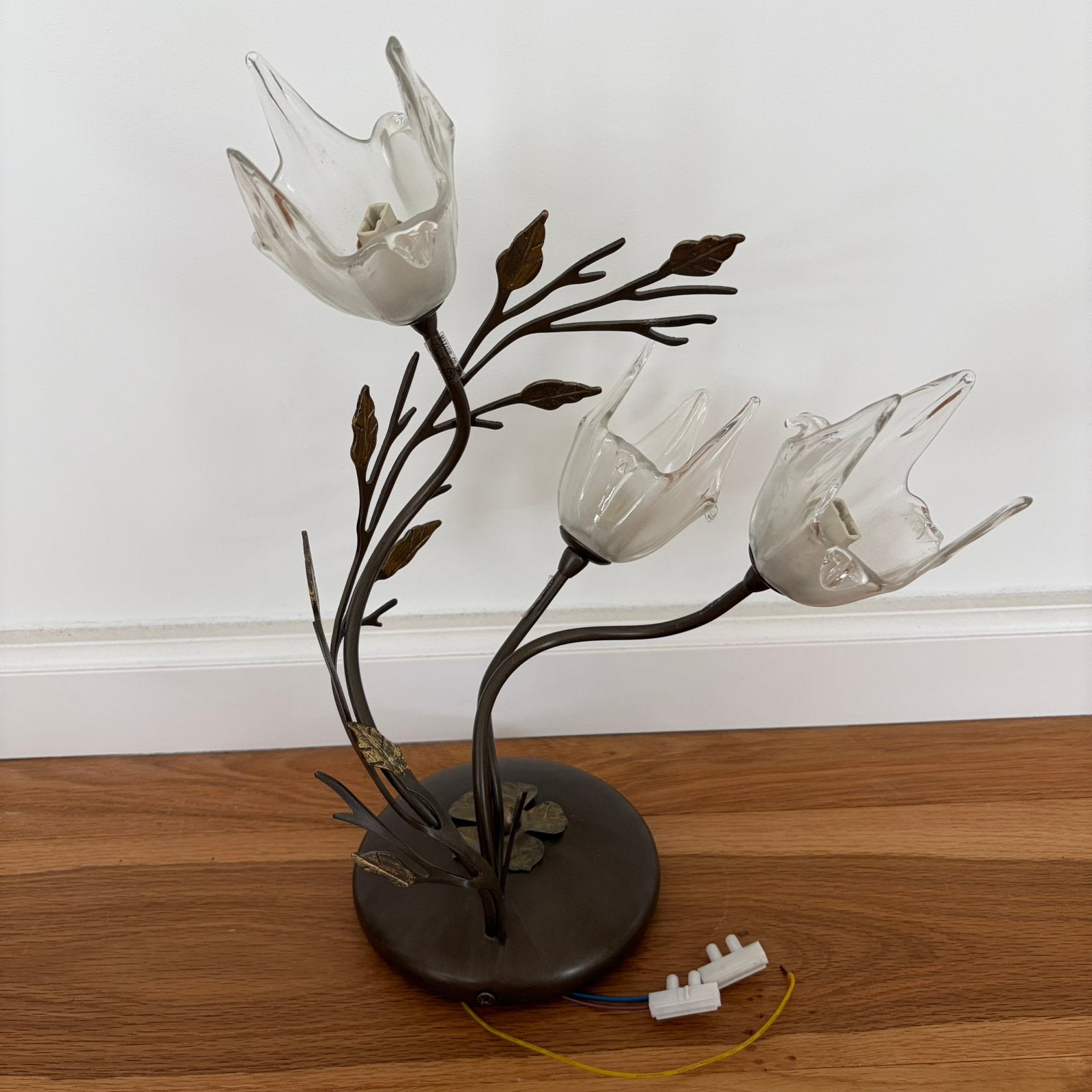 Massive plafondlamp met 3 handgeblazen glazen bloemen, Overige merken, Meerkleurig, Ophalen of Verzenden, Zo goed als nieuw