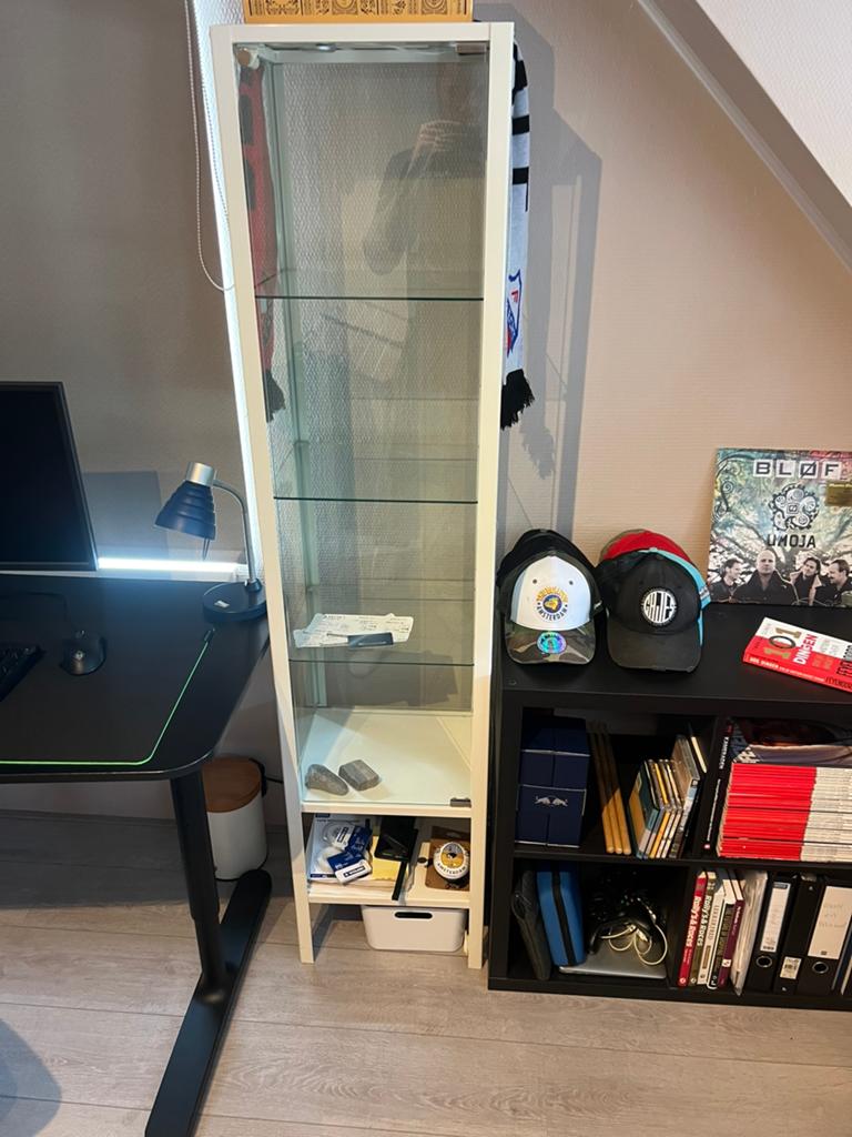 Vitrinekast met verlichting, Huis en Inrichting, Kasten | Vitrinekasten, Ophalen, Minder dan 50 cm, Zo goed als nieuw, Metaal