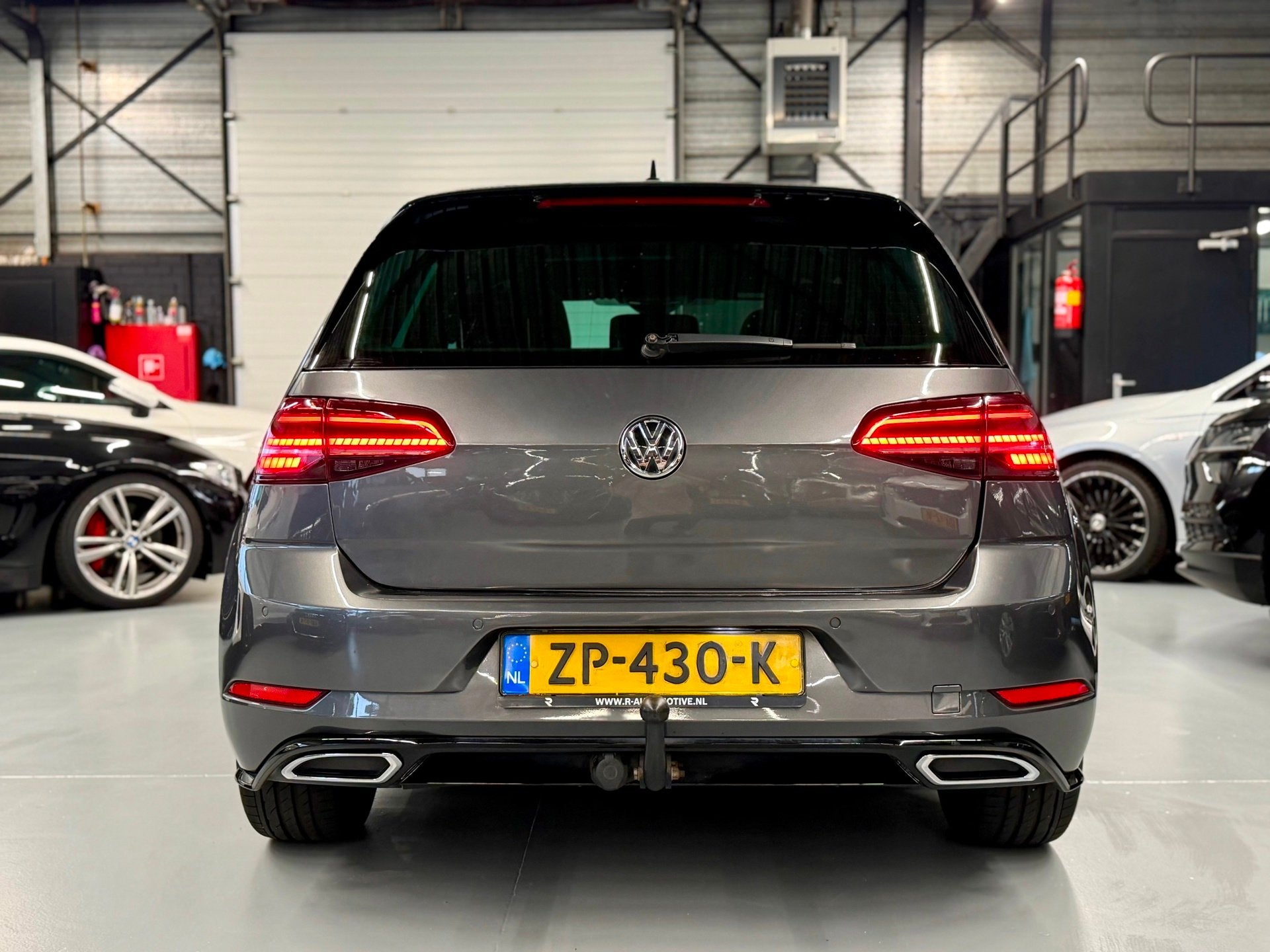 Volkswagen Golf 1.6 TDI R-LINE Business Pano l Led l Camera, Auto's, Gebruikt, Euro 6, 4 cilinders, 116 pk