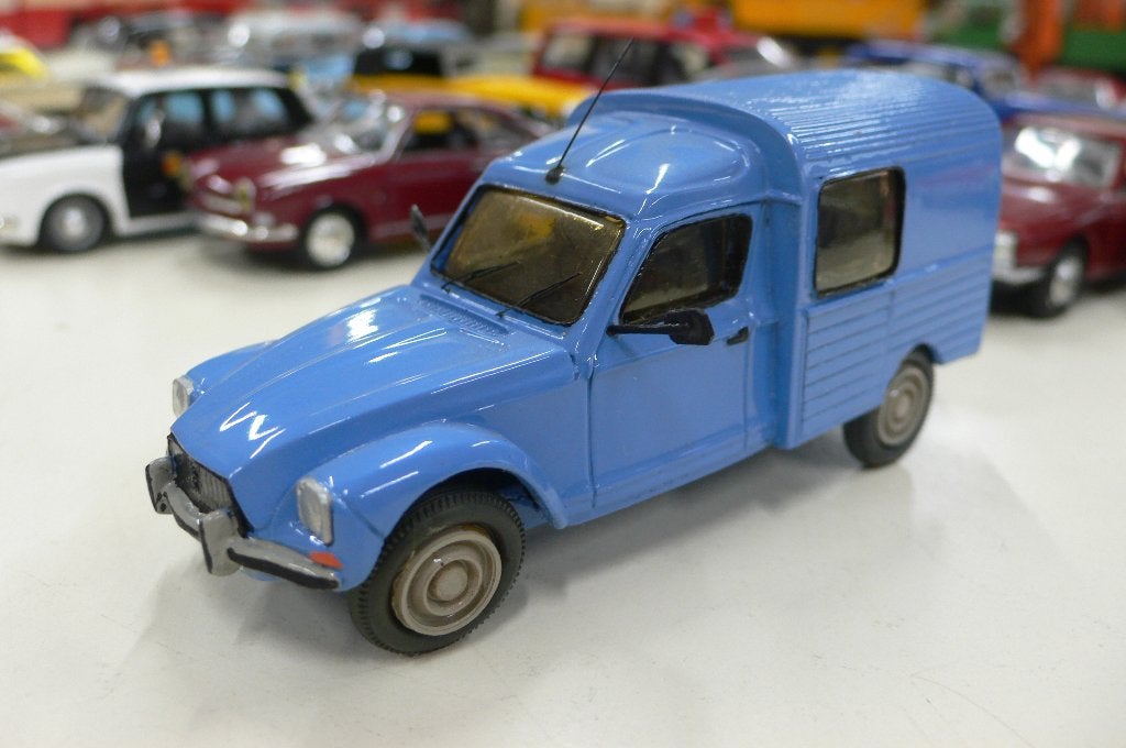 citroen acadiane -europa- 1/43 -resin bouwdoos- koopje !!!!!, Hobby en Vrije tijd, Modelauto's | 1:43, Verzenden, Gebruikt, Auto