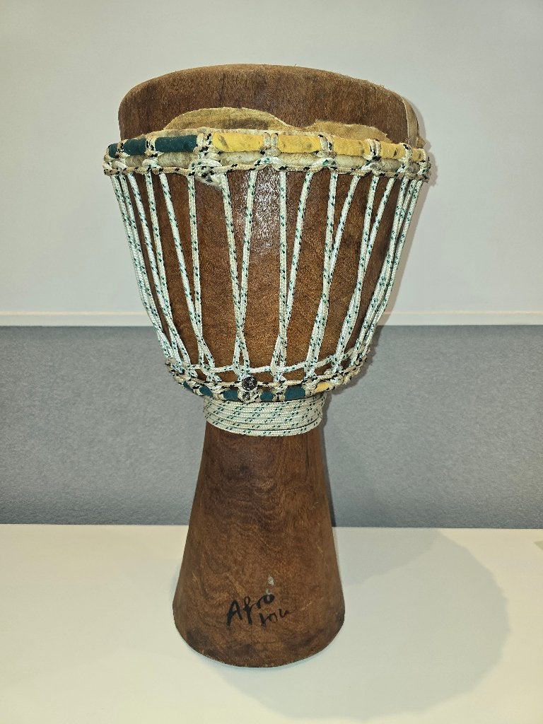 Djembè – Afrikaans – van Hand gemaakt - H 53cm, Muziek en Instrumenten, Ophalen of Verzenden, Gebruikt, Melodische percussie