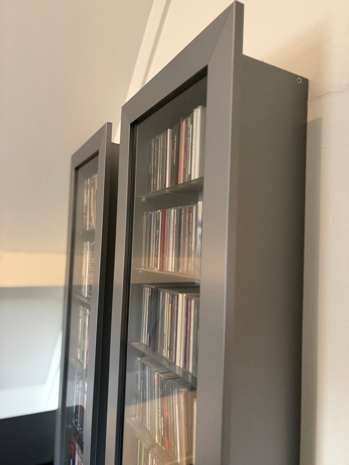 Slanke CD/DVD kasten met glazen legplanken, Huis en Inrichting, Ophalen, Minder dan 50 cm, Gebruikt, Glas