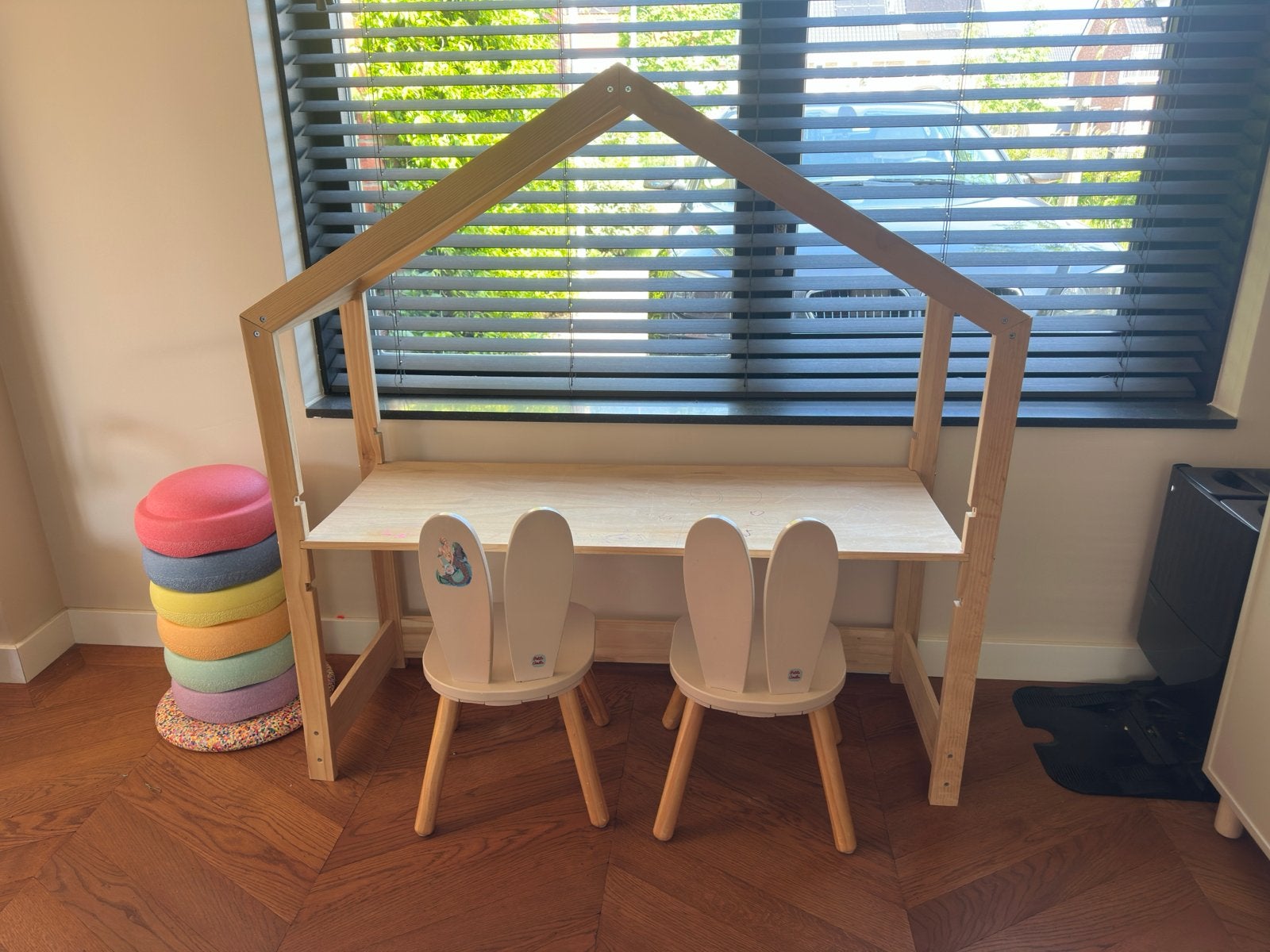 Sklum kinderbureau (huisje) - zonder stoeltjes, Ophalen, Gebruikt, Tafel(s)