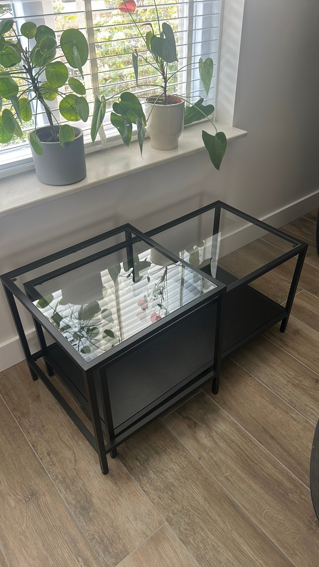 VITTSJÖ Bijzettafel, set van 2, zwartbruin/glas, 90x50 cm, Ophalen, 50 tot 100 cm, Vierkant, Zo goed als nieuw