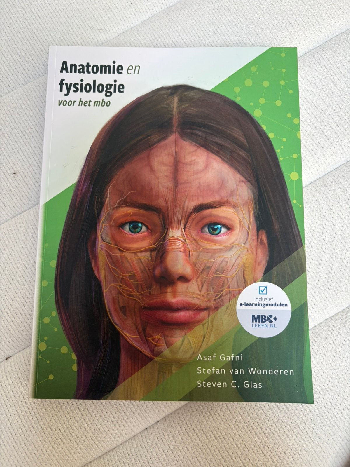 MBO- verpleegkundige schoolboek (voor 4 leerjaren), Ophalen, Zo goed als nieuw, Overige niveaus