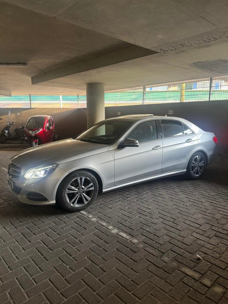 Mercedes-Benz E-Klasse E220 CDI BE Aut7 2014 Grijs, Auto's, Mercedes-Benz, Euro 5, Achterwielaandrijving, Zwart, 2000 kg