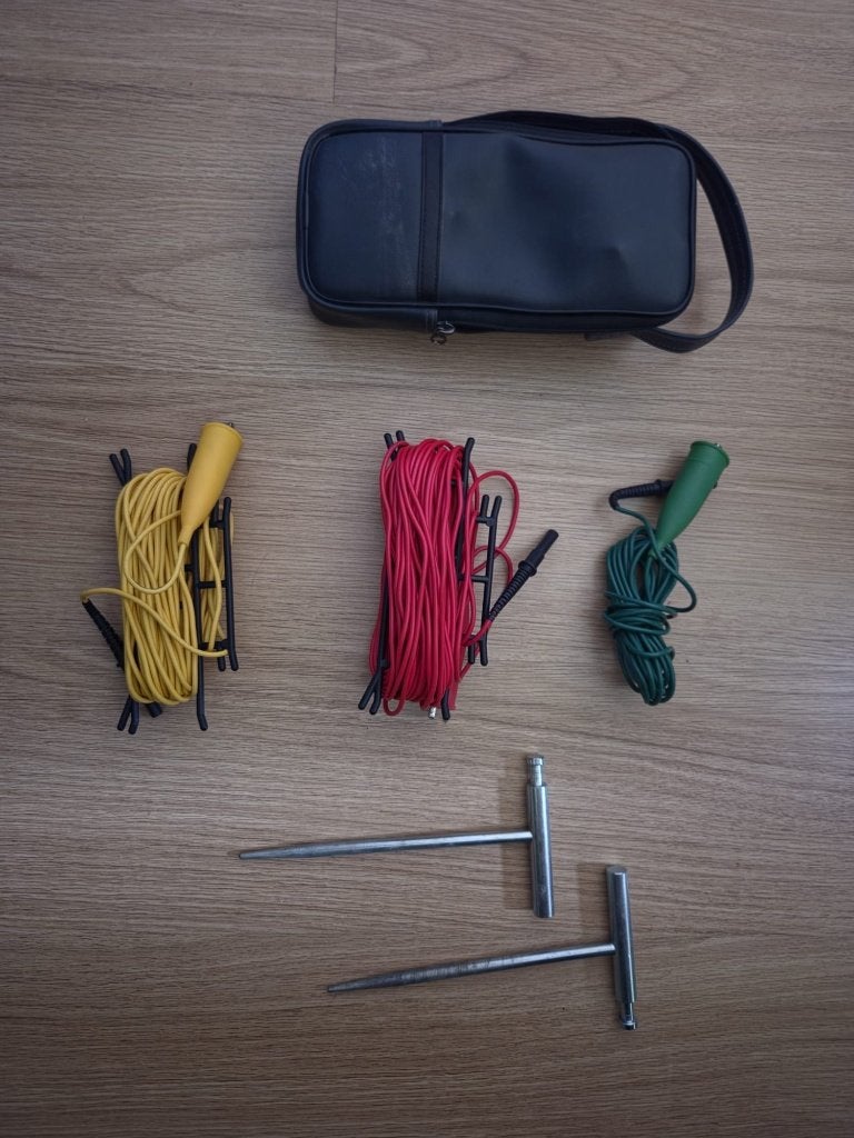 Fluke ES165X Aardpennenset – aardingsweerstand test kit, Doe-het-zelf en Verbouw, Meetapparatuur, Ophalen of Verzenden, Zo goed als nieuw
