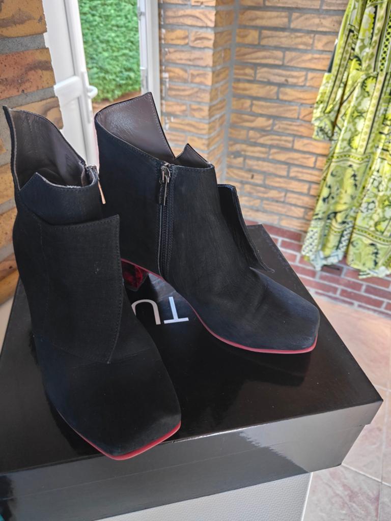 Prachtig laarsje van Lisa Tucci maat 38, Kleding | Dames, Schoenen, Ophalen of Verzenden, Zo goed als nieuw, Rood