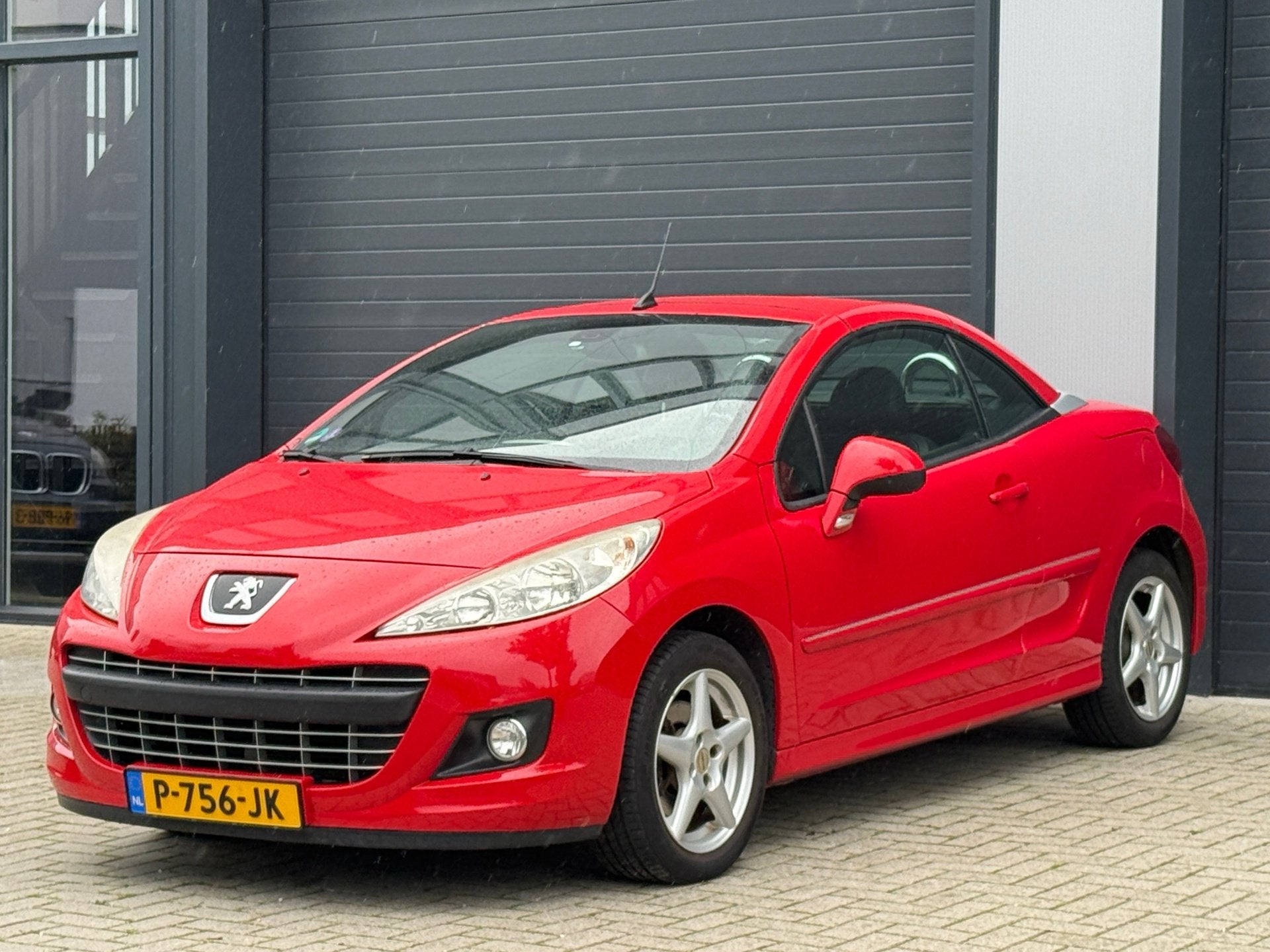 Peugeot 207 CC 1.6 VTi Griffe / LAGE KM / LEDER STOELVERWARM, Auto's, Voorwielaandrijving, Euro 5, Gebruikt, 4 cilinders
