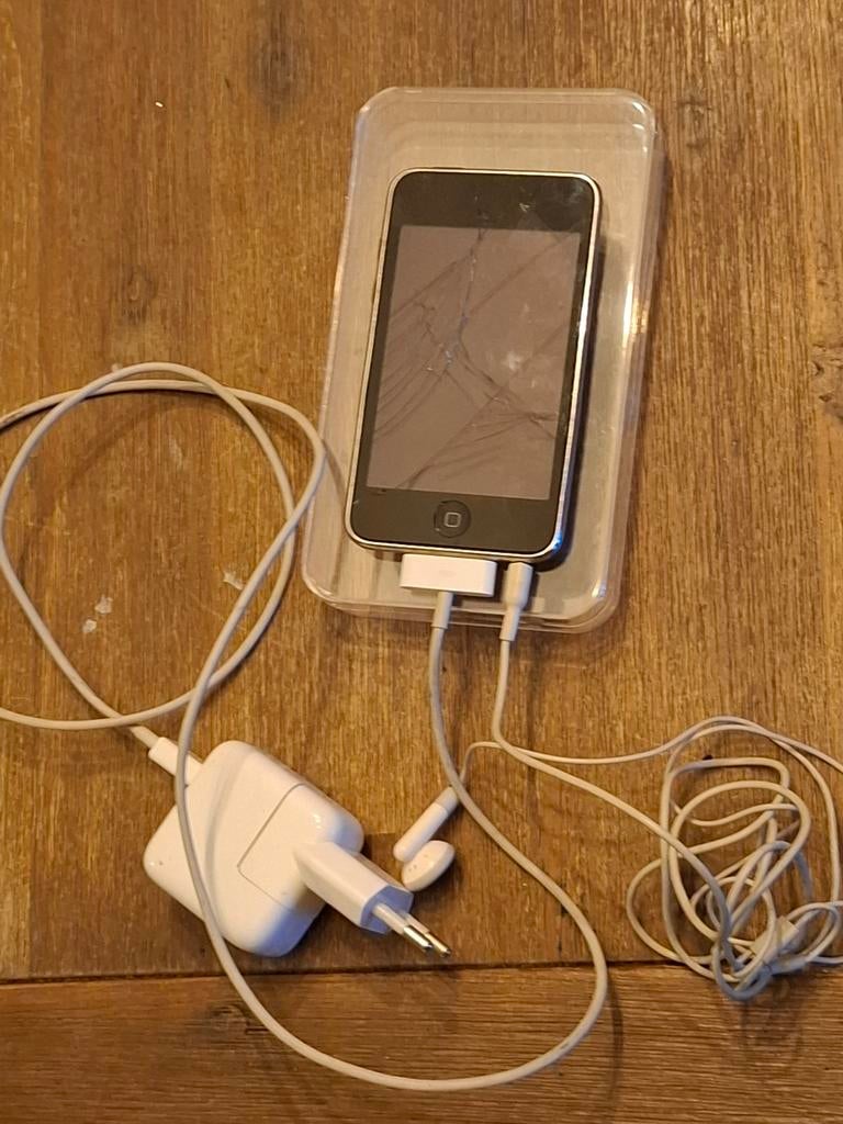 iPod Touch 16GB met barsten, inclusief lader en oordopjes, Ophalen of Verzenden, Niet werkend, Touch, 10 tot 20 GB