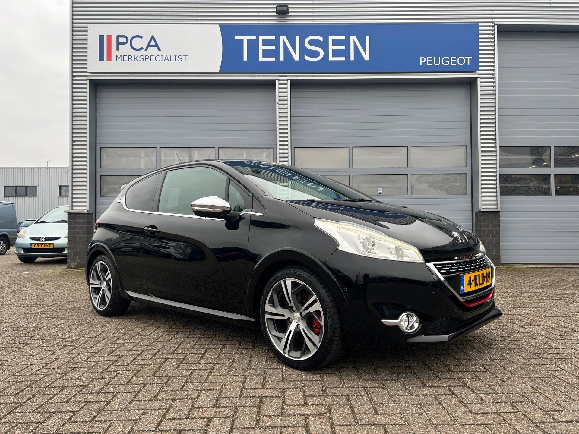 Peugeot 208 1.6 200PK THP GTi | Panoramadak | JBL | Navigati, Auto's, Voorwielaandrijving, Gebruikt, Zwart, Parkeerassistent