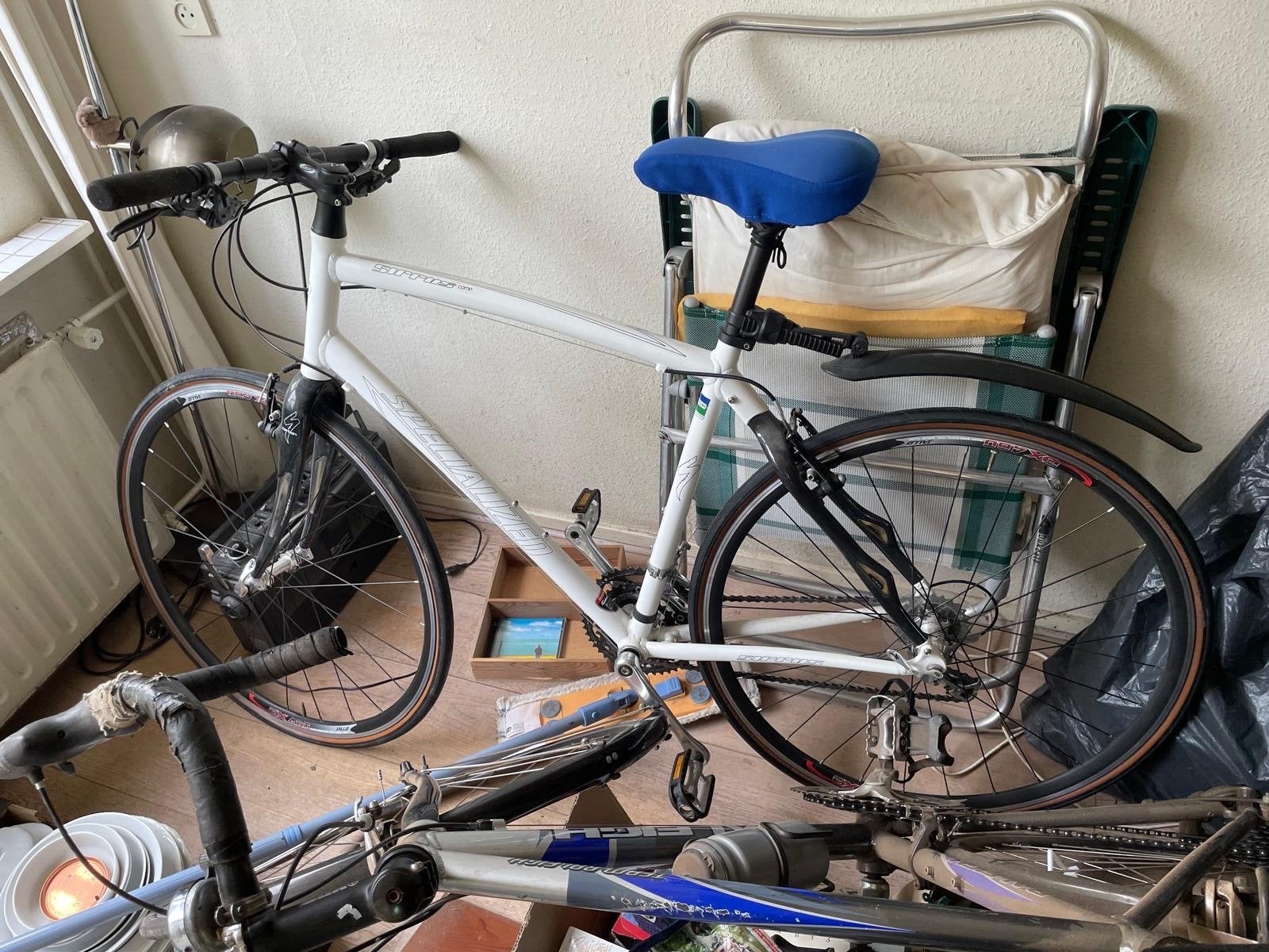 Specialized Sirrus fiets - Wit, 28 inch, 24 versnellingen, 28 inch, Gebruikt, Velgrem, Meer dan 20 versnellingen