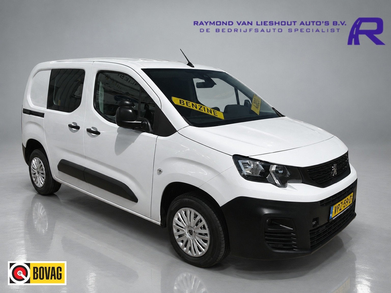 Peugeot Partner 1.2 PureTech Pro BENZINE AIRCO NAVI CRUISE C, Auto's, Voorwielaandrijving, Dealer onderhouden, Gebruikt, 1199 cc