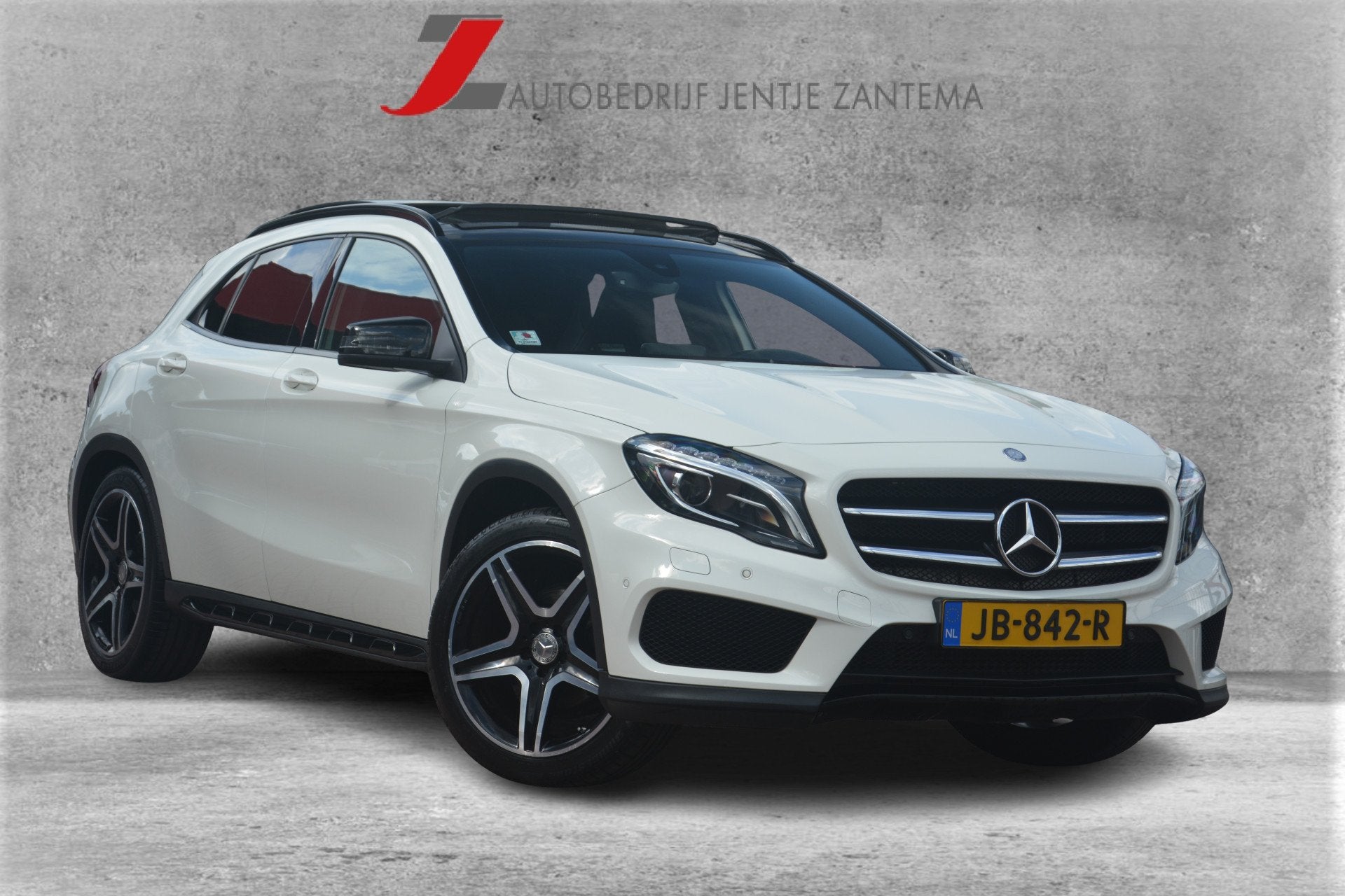 Mercedes-Benz GLA 180 Ambition | AMG Pakket | Navigatie | Sc, Auto's, Dealer onderhouden, Gebruikt, 4 cilinders, 715 kg